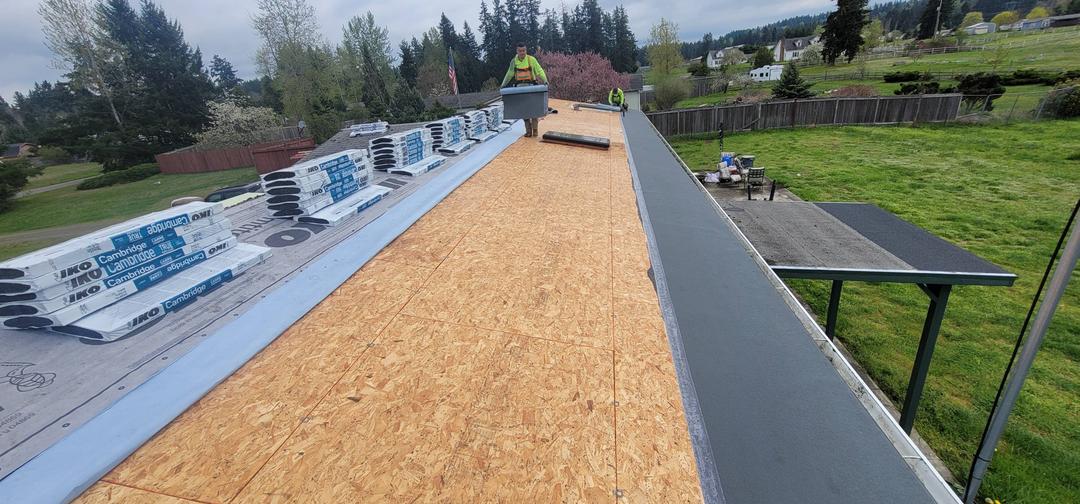 Spanaway Roofing Installing Roof